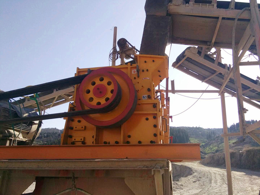 云南中天礦山機械設備制造,云南昆明鵝卵石、玄武巖、花崗巖、石灰?guī)r鄂式破碎機,反擊式破碎機,二合一破碎機,制砂機,給料機,石料生產(chǎn)線,制砂生產(chǎn)線-新產(chǎn)品展示案例-圖片中心